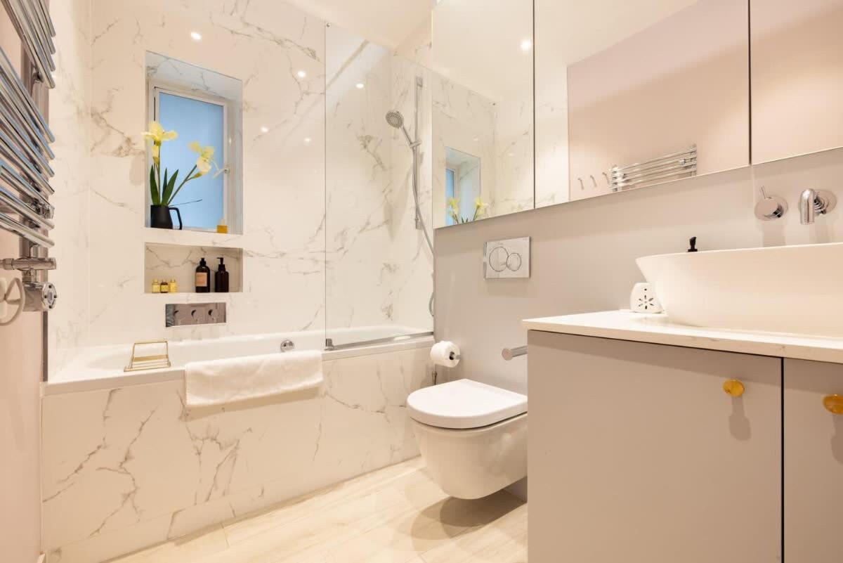 Stylish And Spacious 2 Bed Flat On Chelsea * London